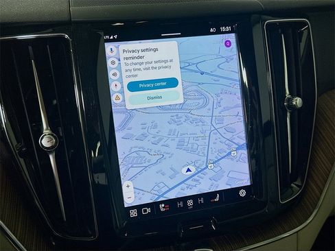 Used 2022 Volvo XC60 B5 Momentum w/ Climate Package image 27