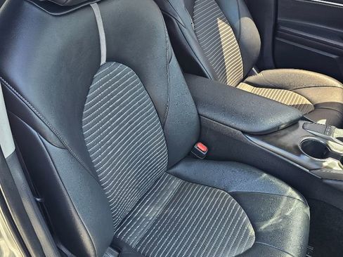 Used 2022 Toyota Camry SE image 14