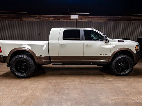 Used 2023 RAM 3500 Limited AWD/4WD image 11