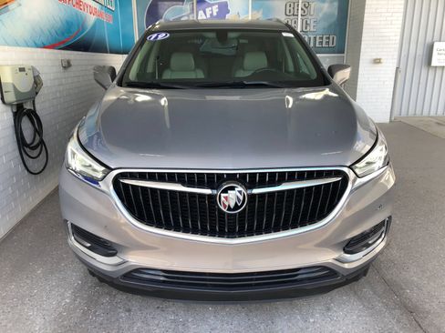 Used 2019 Buick Enclave Essence FWD image 2