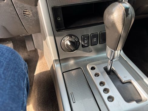 Used 2011 Nissan Pathfinder Silver image 25