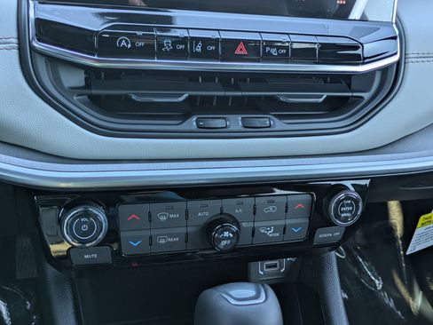 New 2026 Jeep Compass Limited image 14