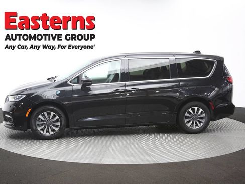 Used 2023 Chrysler Pacifica Touring-L FWD image 61