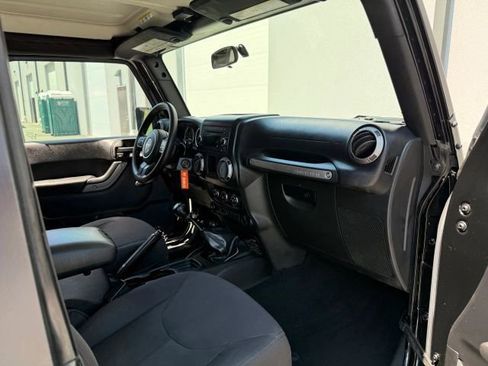 Used 2015 Jeep Wrangler Sport AWD/4WD image 16