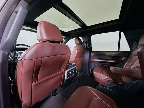 Used 2024 Ford Expedition Limited image 11