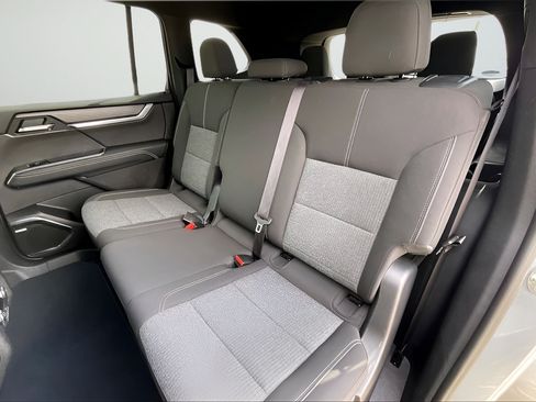 Used 2025 GMC Acadia Elevation AWD/4WD image 18