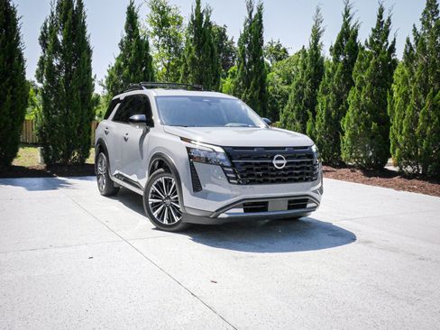 Used 2026 Nissan Pathfinder Platinum w/ Cargo Package AWD/4WD image 2