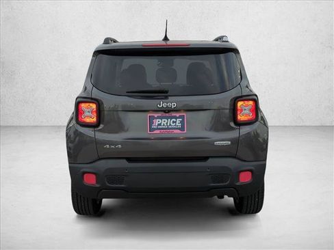 Used 2017 Jeep Renegade Latitude w/ Advanced Technology Group AWD/4WD image 6