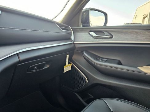 New 2025 Jeep Grand Cherokee L Limited w/ Black Appearance Package image 24