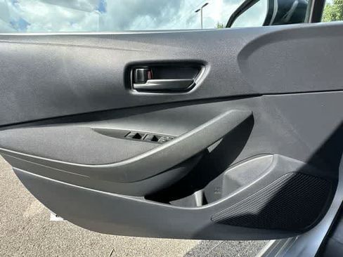 Used 2025 Toyota Corolla LE FWD image 15