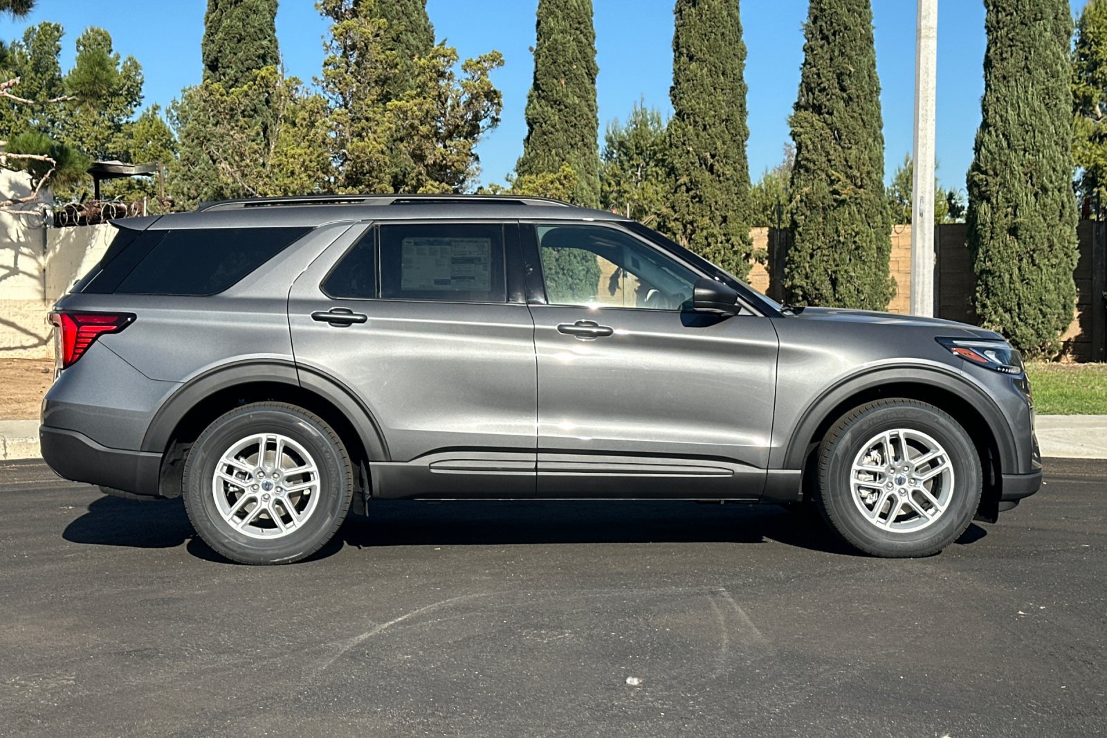 New 2027 Ford Explorer Active w/ Active Comfort Package RWD image 3
