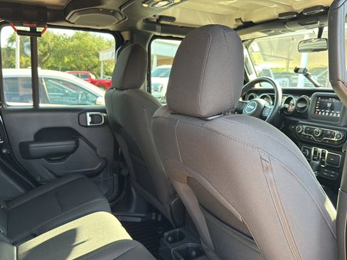Used 2022 Jeep Gladiator Sport AWD/4WD image 11