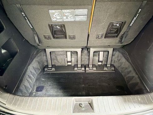 Used 2024 Kia Carnival LX FWD image 26