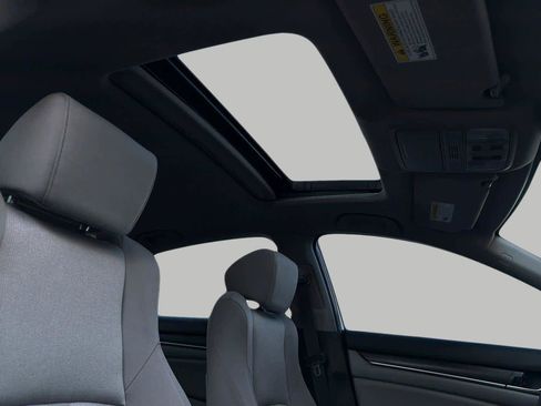 Used 2018 Honda Accord EX image 18