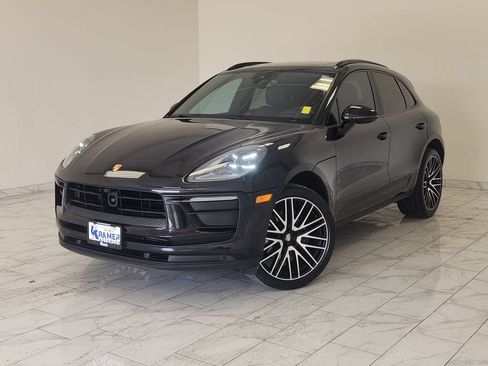 Used 2022 Porsche Macan AWD/4WD image 1
