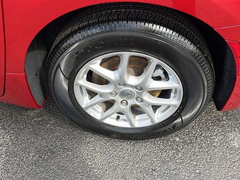 Used 2025 Chrysler Pacifica Select image 33