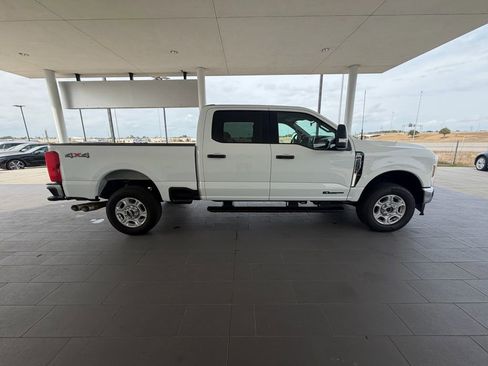 Used 2025 Ford F250 XLT image 4