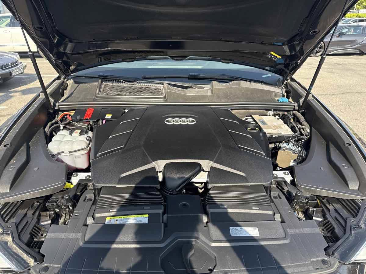 Used 2019 Audi Q8 Premium Plus AWD/4WD image 27