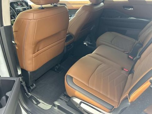 Used 2025 Nissan Pathfinder Platinum w/ Black Appearance Package AWD/4WD image 20