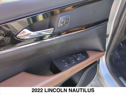 Certified 2022 Lincoln Nautilus Reserve image 11