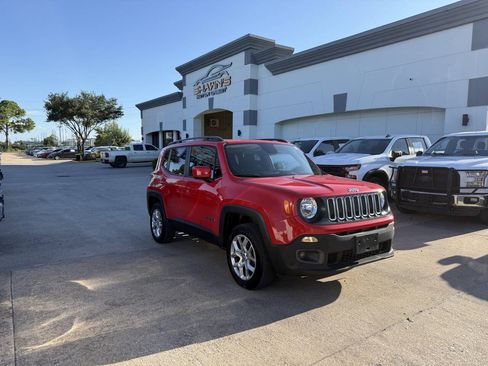 Used 2018 Jeep Renegade Latitude AWD/4WD image 2