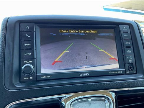 Used 2014 Chrysler Town & Country Touring image 25