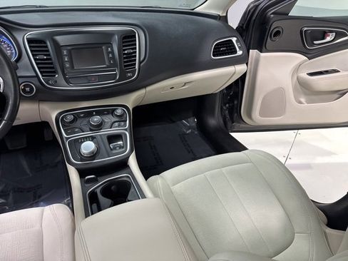 Used 2016 Chrysler 200 Limited w/ Convenience Group image 19