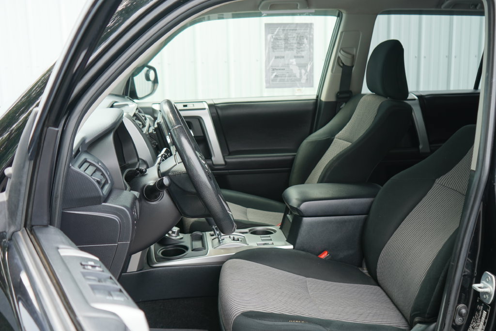 Used 2018 Toyota 4Runner SR5 AWD/4WD image 13