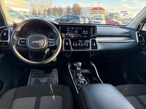 Used 2023 Kia Sorento LX image 35