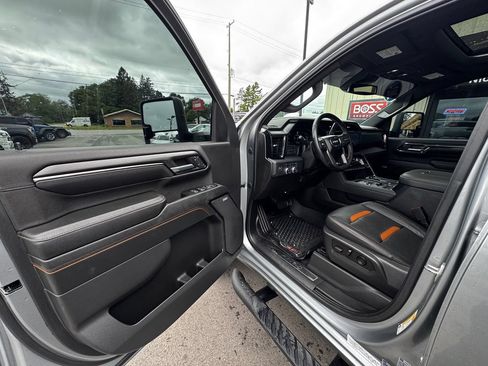 Used 2024 GMC Sierra 2500 AT4 w/ AT4 Preferred Package AWD/4WD image 10