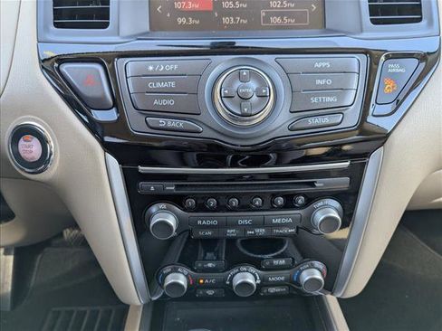 Used 2017 Nissan Pathfinder SV image 19