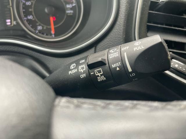Used 2019 Jeep Cherokee Latitude Plus w/ Cold Weather Group AWD/4WD image 19