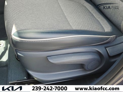 Used 2023 Hyundai Venue Limited w/ Cargo Package image 17