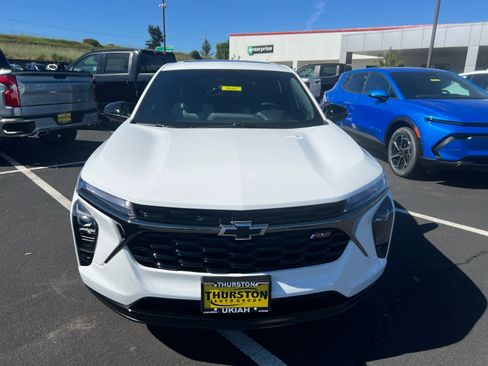 New 2026 Chevrolet Trax RS image 2