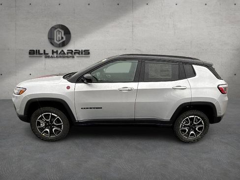 New 2026 Jeep Compass Trailhawk w/ Sun, Sound & Navigation Group image 9