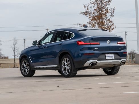 Certified 2025 BMW X4 xDrive30i image 3