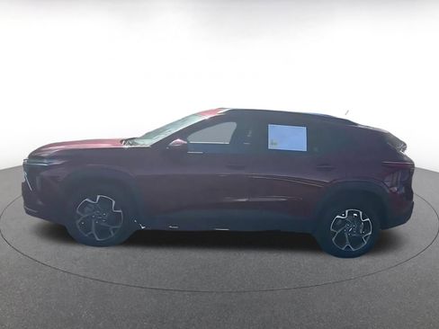 Used 2025 Chevrolet Trax LT image 9