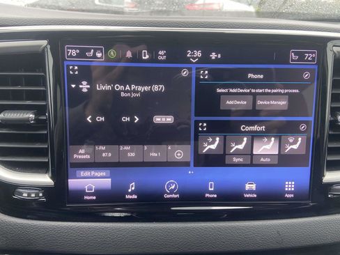 Used 2024 Chrysler Pacifica Touring-L image 26