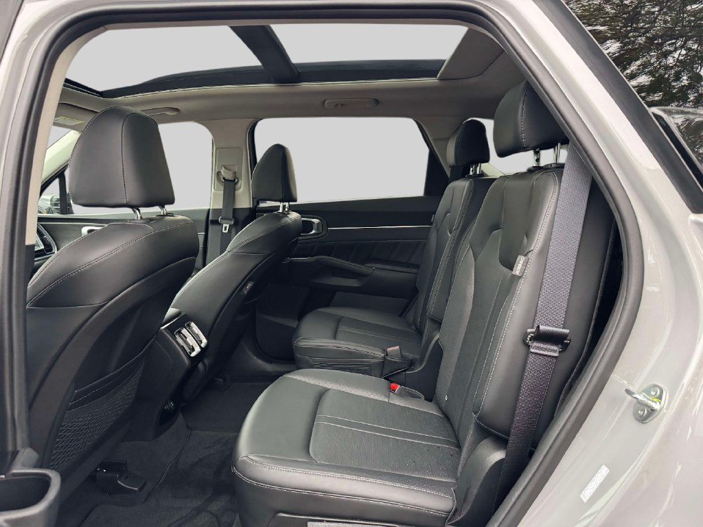 Used 2024 Kia Sorento SX AWD/4WD image 10