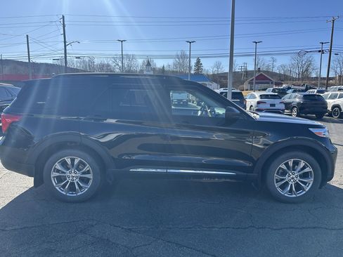Used 2020 Ford Explorer XLT w/ Equipment Group 202A AWD/4WD image 2