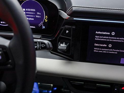 Certified 2025 Porsche Macan 4S Electric AWD/4WD image 24