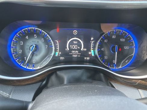 Used 2023 Chrysler Pacifica Limited FWD image 44