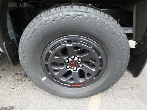 New 2026 Nissan Frontier PRO-4X w/ Pro-4x Convenience Package image 9