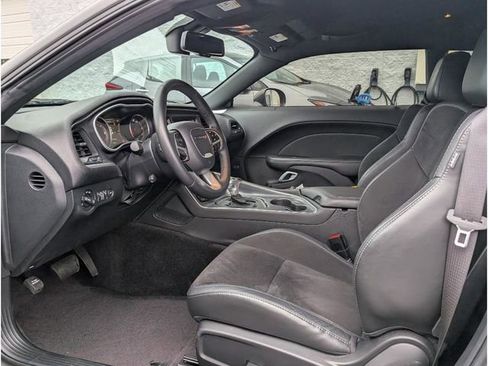 Used 2017 Dodge Challenger R/T Scat Pack w/ Leather Interior Group image 10