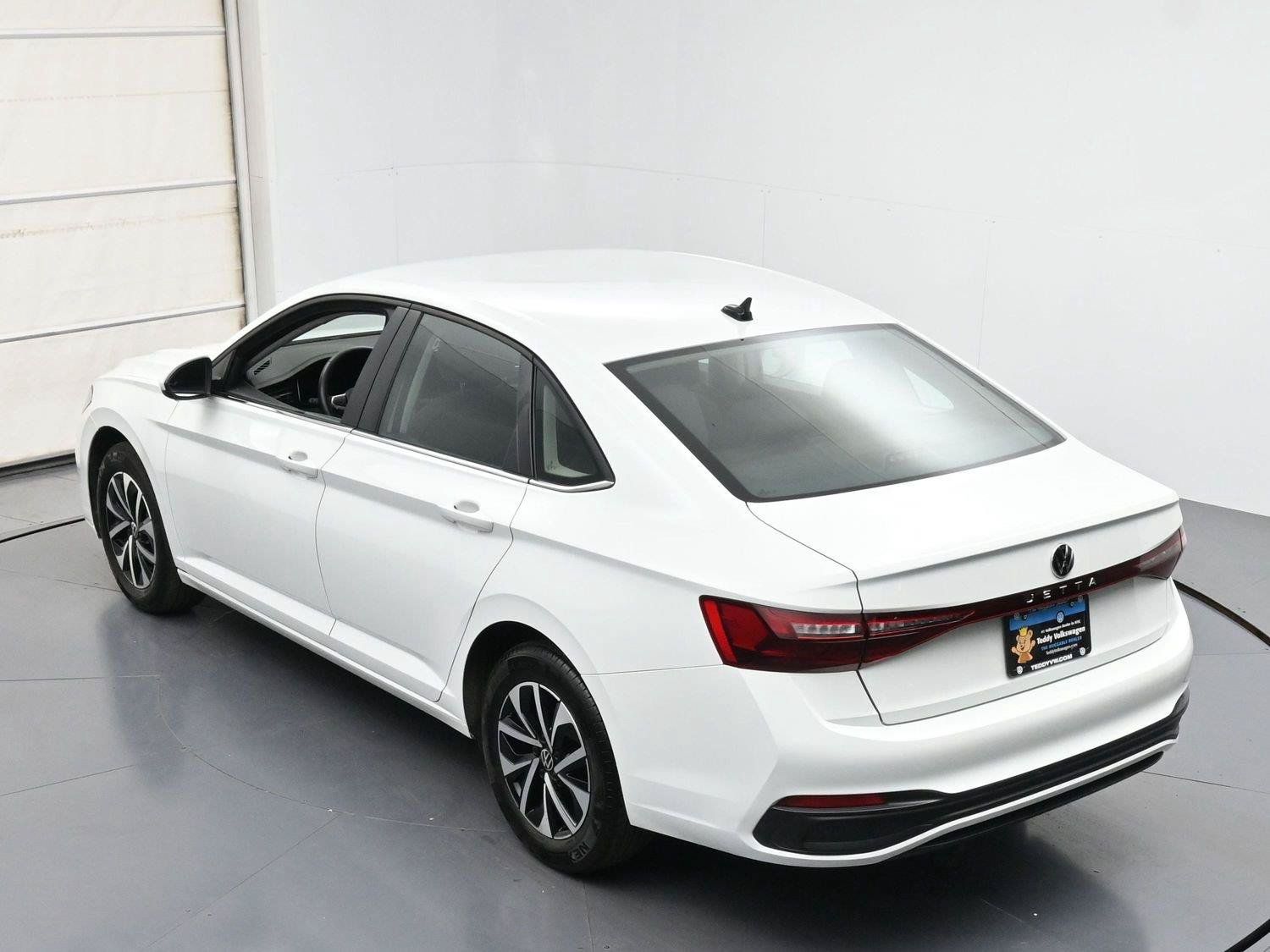 Used 2025 Volkswagen Jetta S FWD image 30
