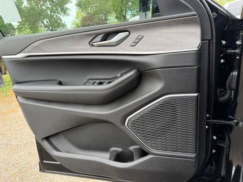 New 2026 Jeep Grand Cherokee Limited image 13