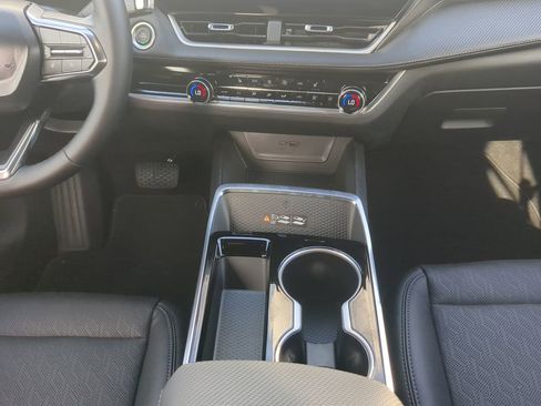 New 2025 Chevrolet Equinox LT w/ Convenience Package II image 18