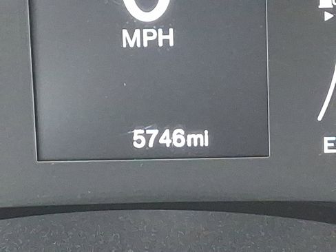 Used 2023 Jeep Renegade Latitude w/ Sun & Fun Group image 20