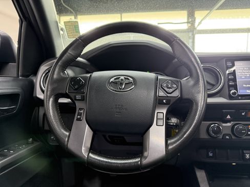 Used 2020 Toyota Tacoma SR5 AWD/4WD image 14