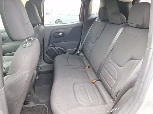 Used 2020 Jeep Renegade Latitude FWD image 14